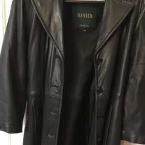 Genuine leather coat. ladies. M. Danier Collection